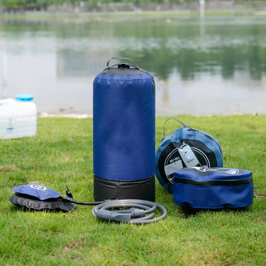 Douche_camping_Bleu_presentation_herbe