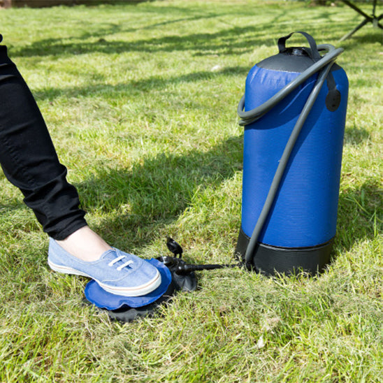 Douche_camping_Bleu_presentation_pompe_a_pied