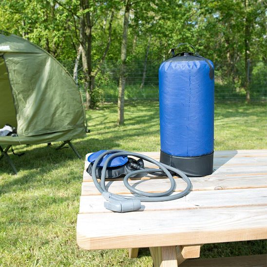 Douche_camping_Bleu_presentation_table