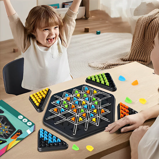 Jeux-de-societe-triangle-chess-enfants-gagnante-seule