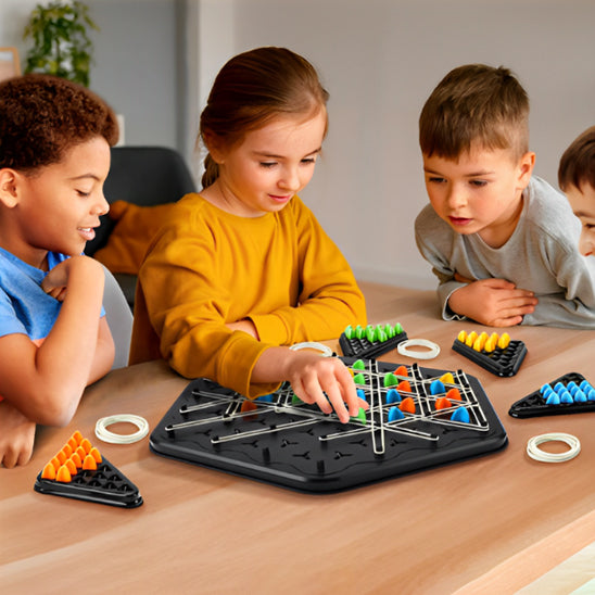 Jeux-de-societe-triangle-chess-enfants-joue-sans-puces