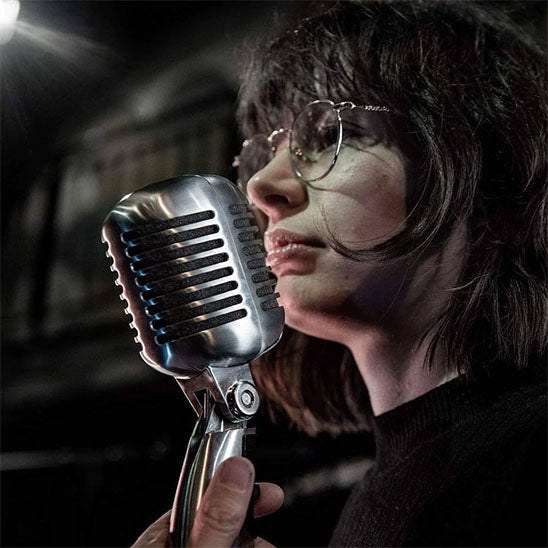 Micro_Karaoke_chanteuse