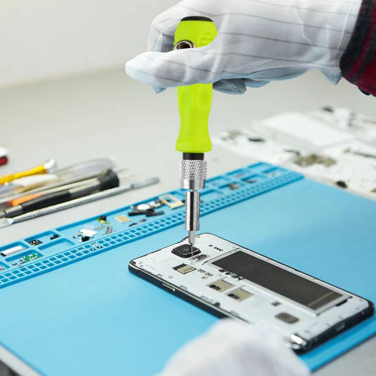 Tournevis-vert-fluo-smartphone-reparation-sans-soucis