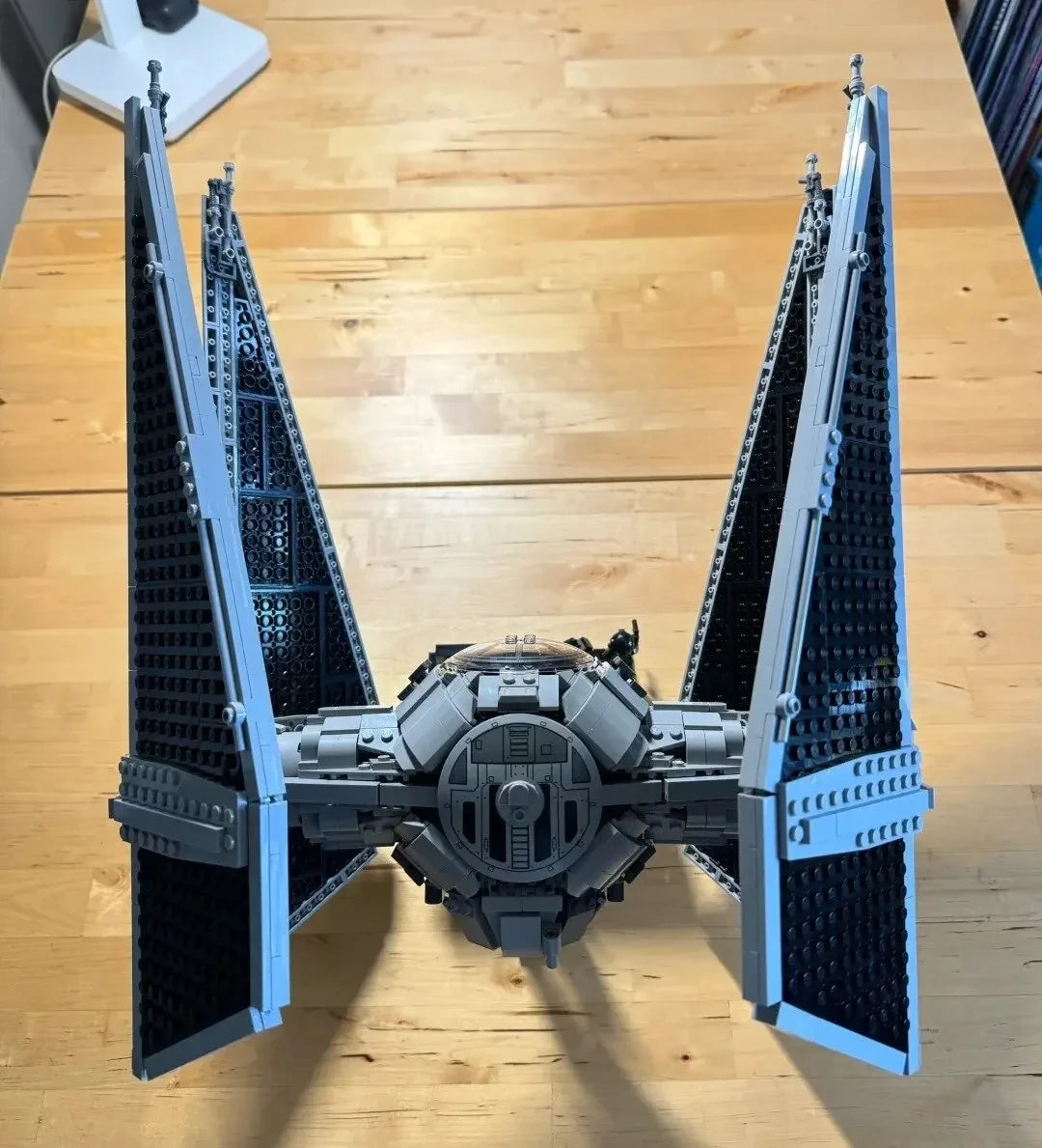 Vaisseau-chasseur-tie-star-wars-vue-dessus