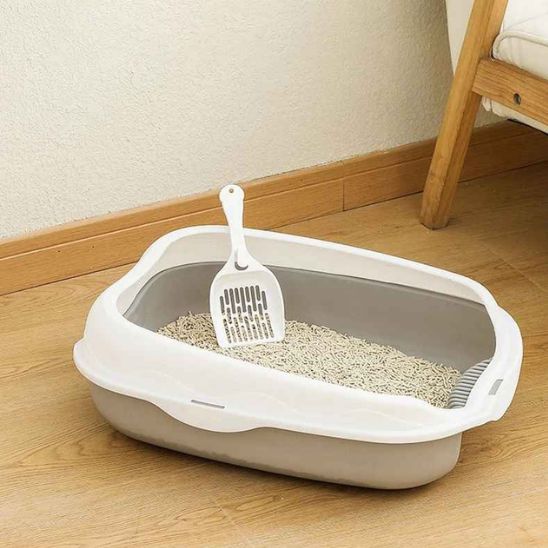 bac-a-litiere-pour-chat-gris-vue-dessus