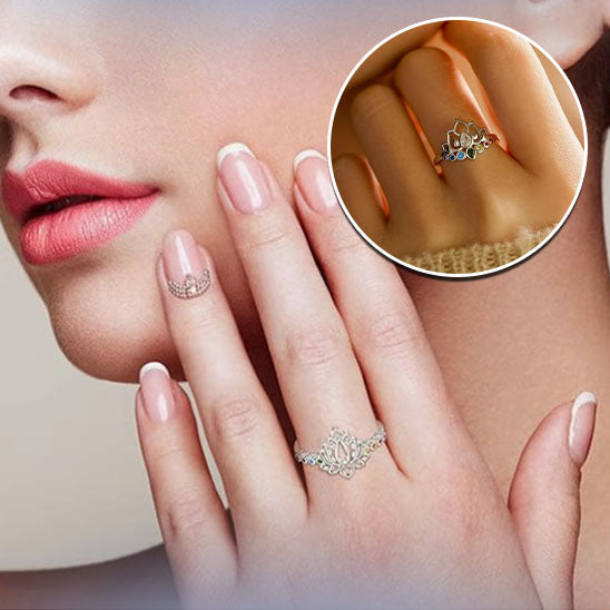 bague-7-chakras-fleur-de-lotus-main-femme