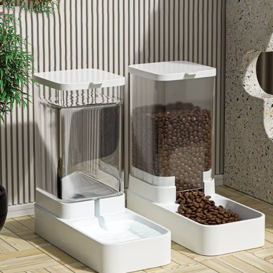 distributeur-de-croquette-pour-chat-blanc-vue-3-quart