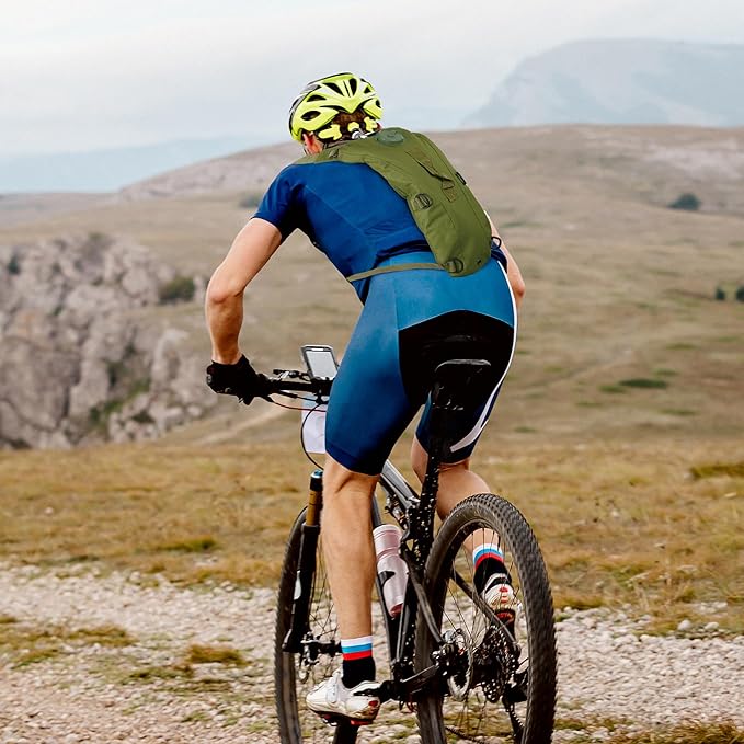 sac-a-dos-hydratation-vert-kaki-cycliste