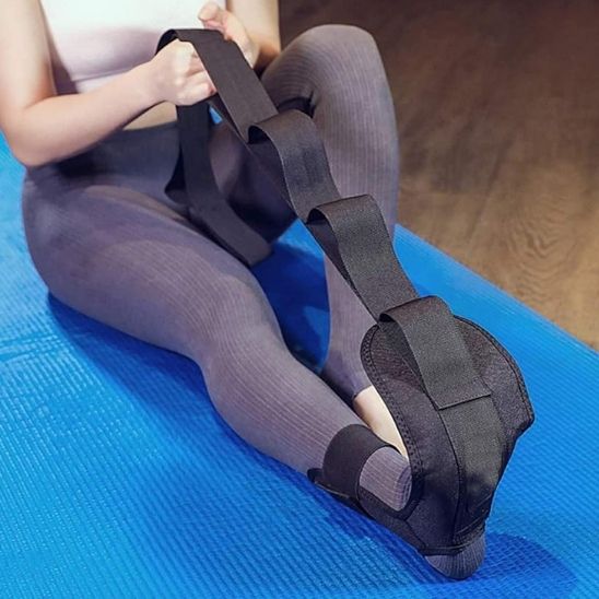 sangle-etirement-fascia-jambe-tapis-bleu