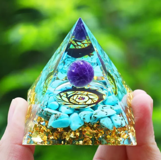 Pyramide Orgonite Sphère Améthyste / Turquoise