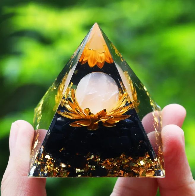 Pyramide Orgonite Pierre de Lune / Onyx