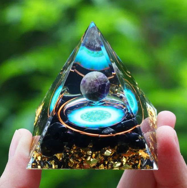 Pyramide Orgonite Sphère Sugilite / Fleur De Vie