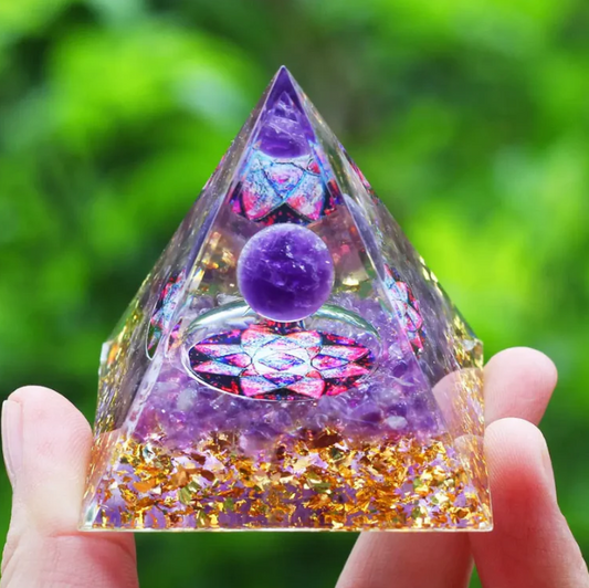 Pyramide Orgonite Sphère Sugilite Poupre / Amethystes / Fleur de Lotus