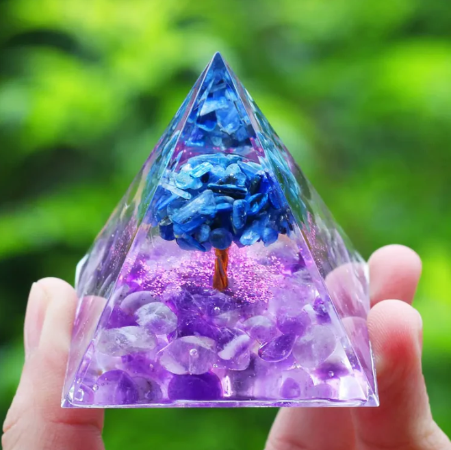 Pyramide Orgonite Arbre Lapis Lazuli / Améthystes