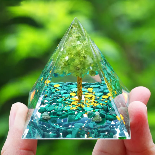 Pyramide Orgonite Arbre de Vie Fluorite Verte / Turquoises