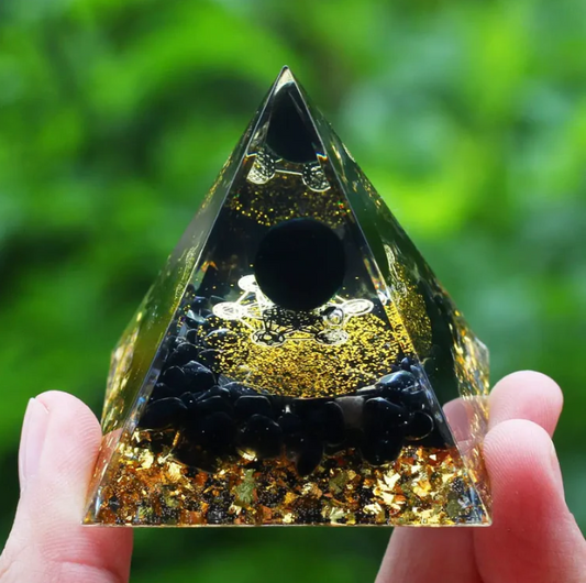 Pyramide Orgonite Sphère Onyx / Obsidienne