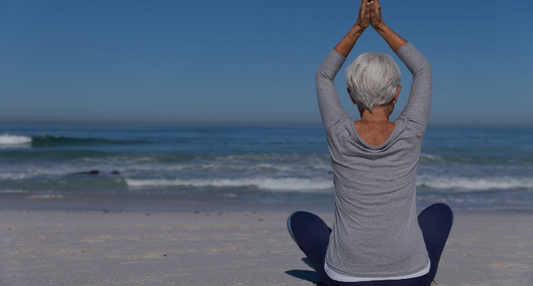 Les bienfaits du yoga pour les personnes âgées