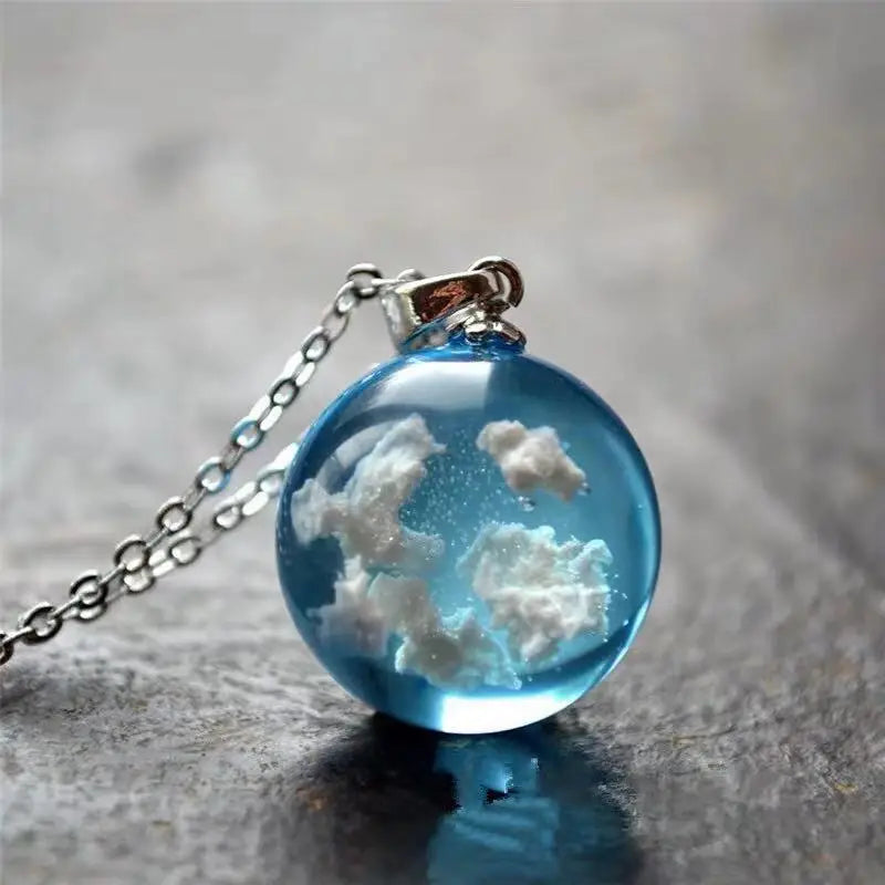 pendentif boule de lune, bleu ciel blanc nuage