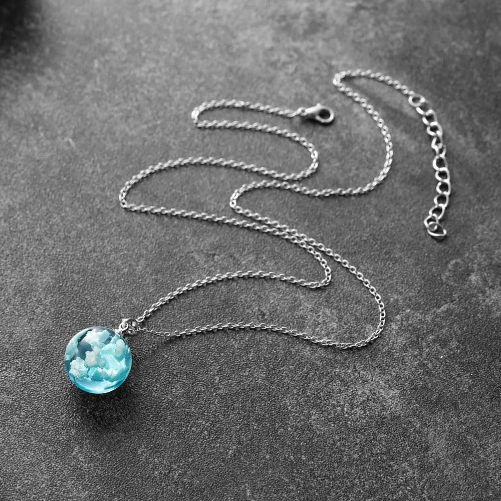 pendentif boule de lune, bleu ciel blanc nuage