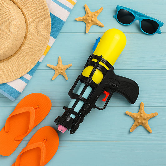 Pistolet a eau jaune fond plage