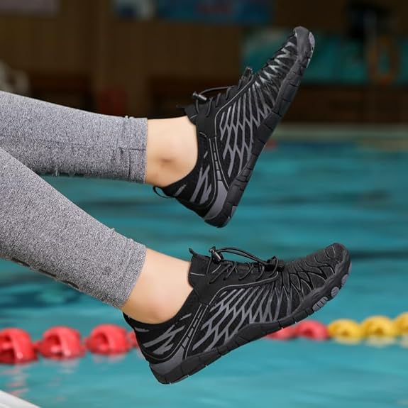 chaussures-pieds-nu-sport-noir-piscine