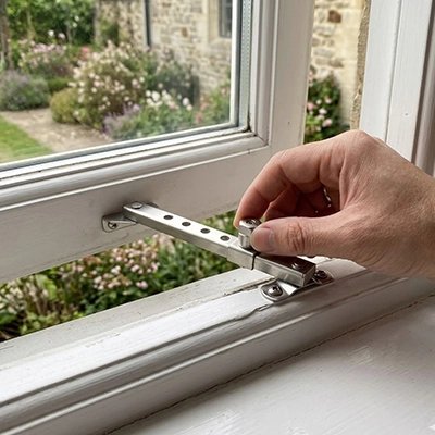 Entrebailleur pour fenetre