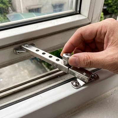 Entrebailleur pour fenetre