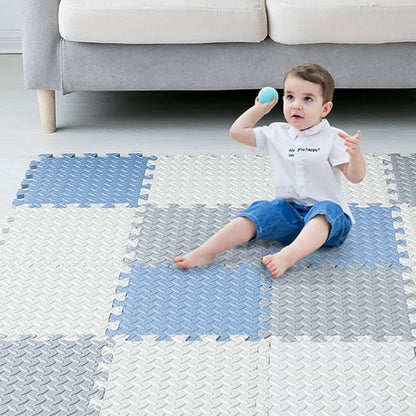 tapis-eveil-bebe-bleu-blanc-vue-dessus-enfant-balle