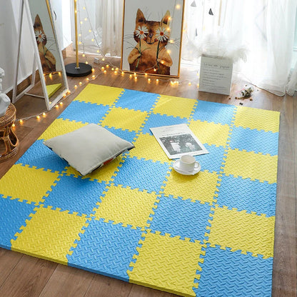 tapis-eveil-bebe-bleu-jaune-vue-dessus