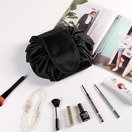 trousse-maquillage-toilette-noire-ouverte-capacite